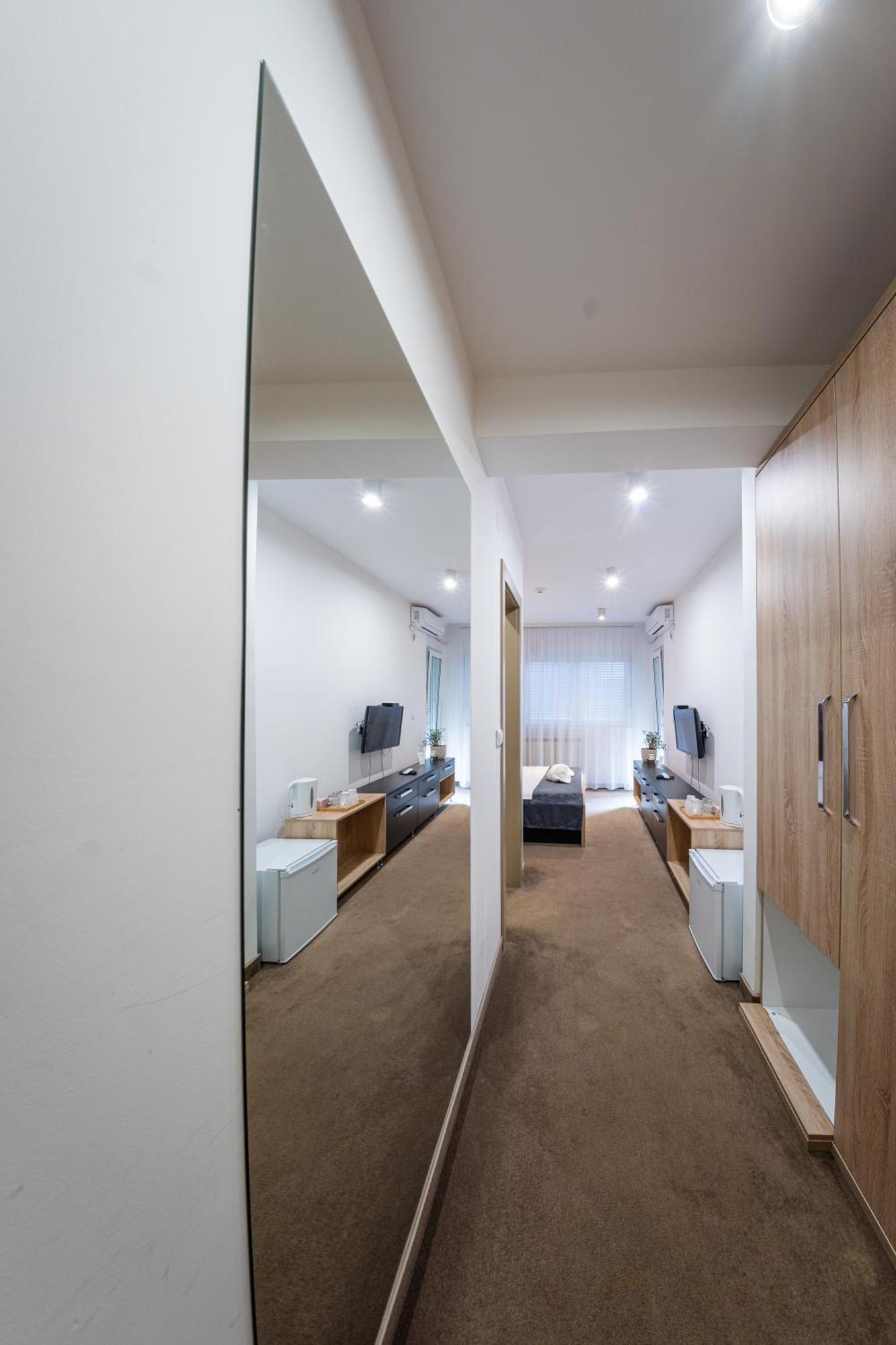 Nar Royalton Accommodation Nis Quarto foto