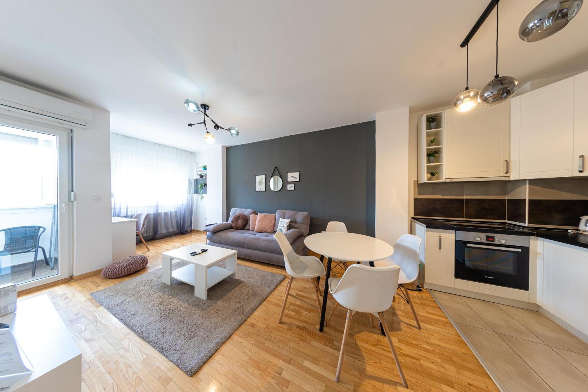 Nar Royalton Accommodation Nis Exterior foto